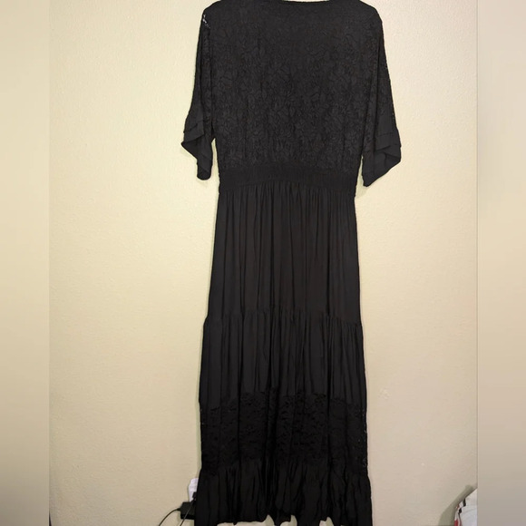 NWT Simplee Long Black Dress Size Large with Bell Sleeves and Lace accents - Picture 9 of 10